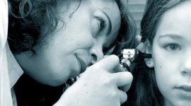 בדיקת רופא אוזניים