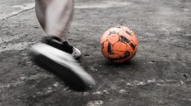 נפילה במגרש כדורגל